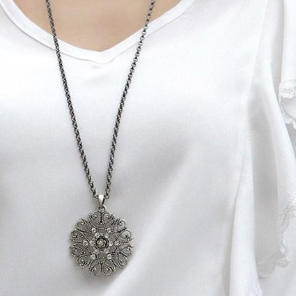 Amazon Hollow Flower Diamond Necklace