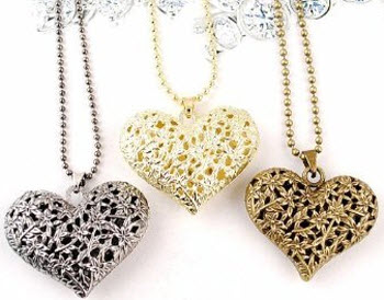 Amazon Retro Carving Heart-Shaped Necklace